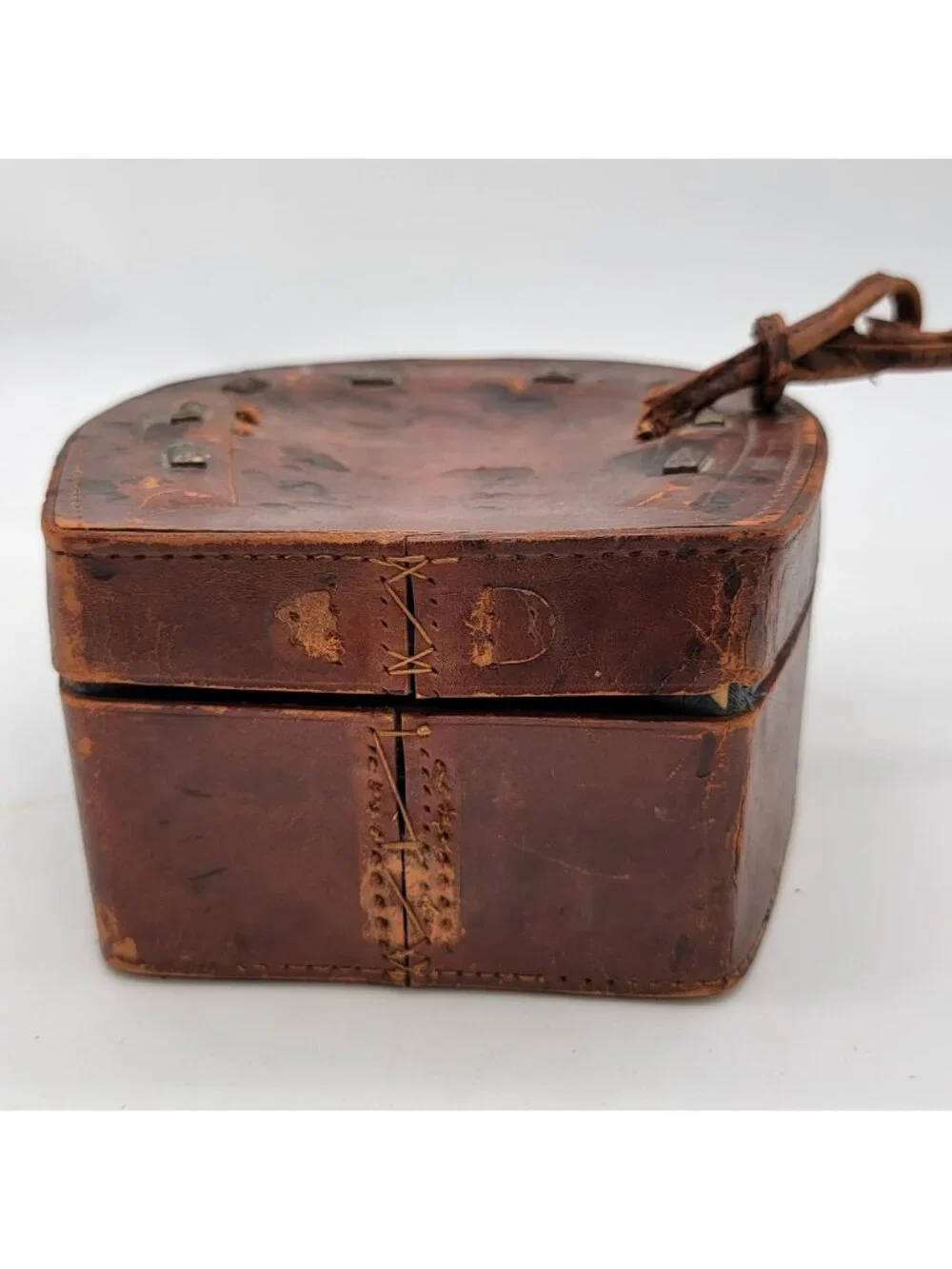 Antique Edwardian Antique Leather Collar Box